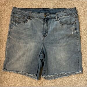 Seven7 Women's 9" Size 20 Fray Hem Comfortable‎ Relaxed Fit Denim Weekend Shorts